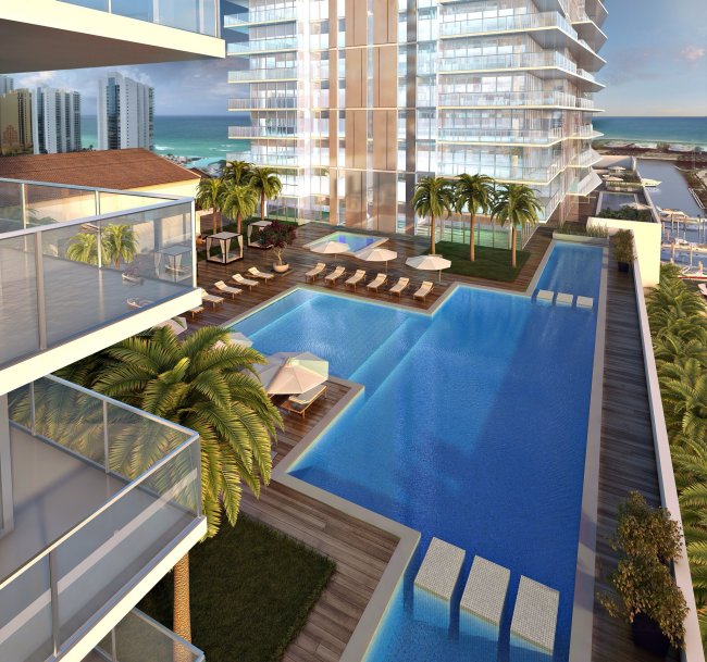 Parque Towers Sunny Isles Pool